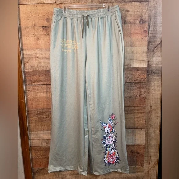 Skulls & Roses Jogging Suit Outfit - Picture 4 of 12